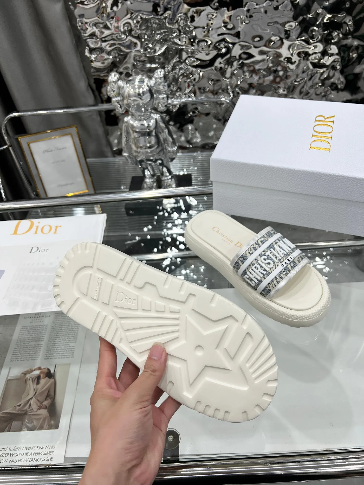 👟👟Ex-factory price 360👟👟 Dior Dior spring and summer catwalk newly upgraded sandal series classic thick-soled sandals original 1:1 development soft and delicate foot feel extremely comfortable versatile style original foam outsole 💝💝💝easy to control, 3 colors available, medium size 35-40 (41-42 customized)